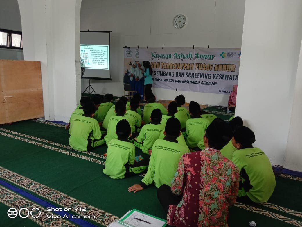 Penyuluhan Gizi Seimbang dan Skrining Kesehatan beserta vaksinasi covid-19 di Yusuf An-Nur International Islamic Boarding Junior High School pada tanggal 31 Agustus 2022